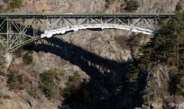 North Beach 'ten görünen Aldatma Geçidi Köprüsü