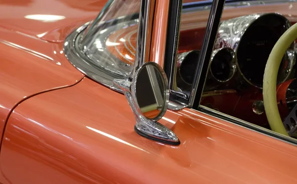 Внешние детали классического автомобиля — стоковое фото