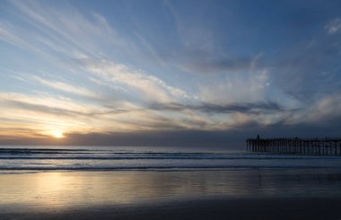 Crystal Pier 'da sessiz gün batımı
