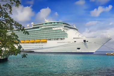 yolcu gemisi limanda