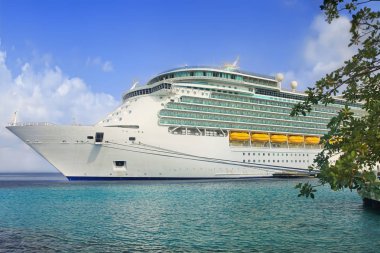 yolcu gemisi limanda