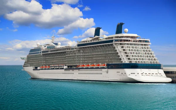 Luxury Cruise Ship Port Sunny Day — Stock Photo, Image