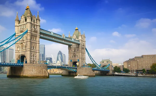 Famosa London Tower Bridge Sobre Rio Tâmisa Dia Ensolarado — Fotografia de Stock