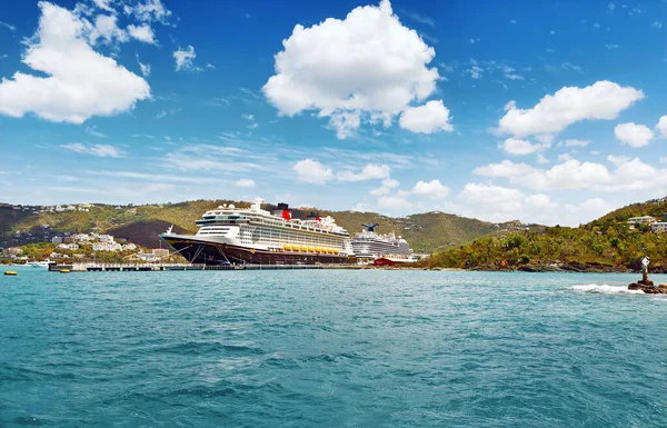 Thomas Virgin Islands March 2019 Cruise Ships Disney Fantasy Carnival — 图库照片