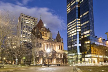 Trinity Kilisesi, Boston, gece görünümü