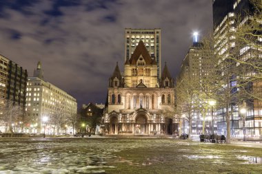 Trinity Kilisesi, Boston, gece görünümü