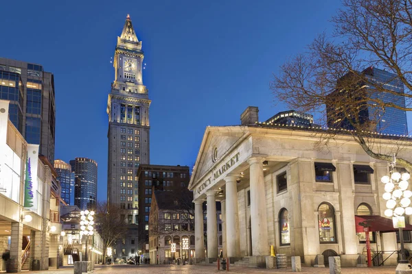 The Quincy Market at Night — Stock Photo, Image
