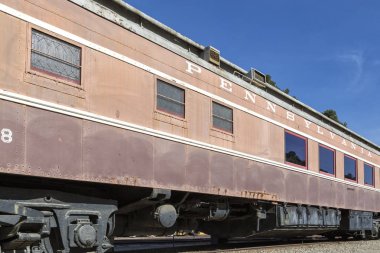 Tren istasyonunda eski vagon