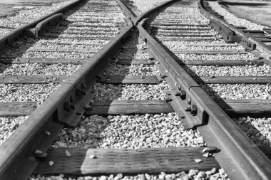 Siyah beyaz demiryolu