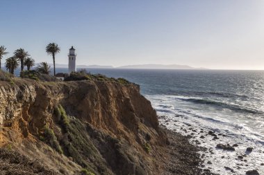 Uçurumdaki deniz feneri 