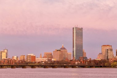 Boston 'da Efsanevi Pembe Gün Batımı 
