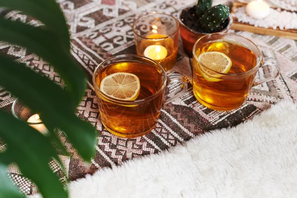 Té con limón y menta — Foto de Stock