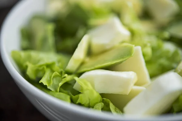 Taze yeşil salata ile plaka — Stok fotoğraf