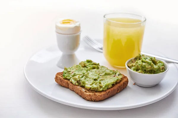 Breakfast with avocado toast — Stock Photo, Image