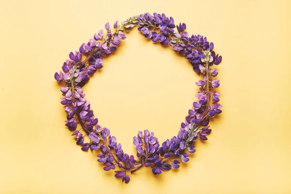 Purple flowers wreath — Stock Photo, Image