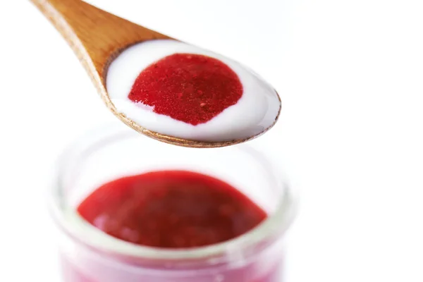 Joghurt mit Marmelade — Stockfoto