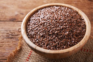 Kabın içinde keten tohumu 