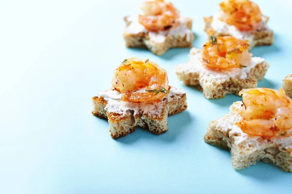 Appetizer canape with shrimps — Stock Photo, Image