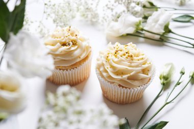 çörekler ve çiçekler