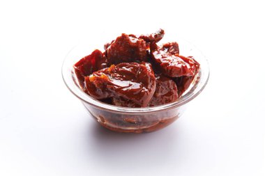 güneş domates kabın içinde kurur