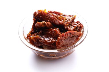 güneş domates kabın içinde kurur