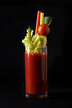 bardak domates suyu ile kereviz 