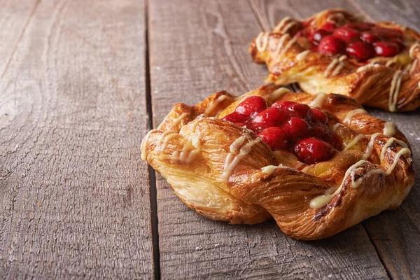 Raspberry puff pastry tarts — Stock Photo, Image