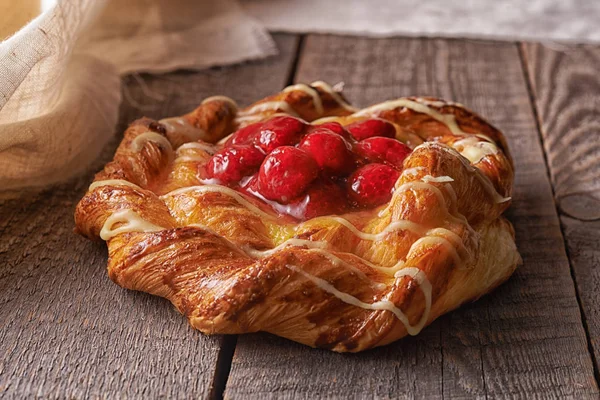 Raspberry puff pastry tarts — Stock Photo, Image