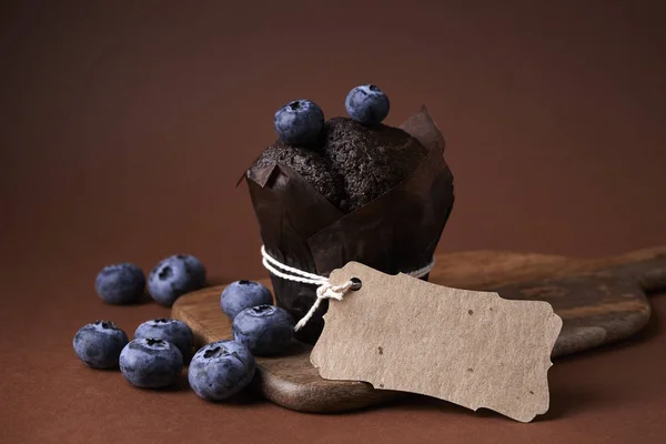 Schokoladenmuffin mit Blaubeere — Stockfoto