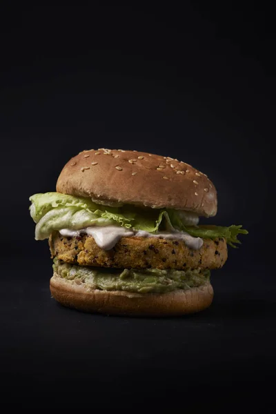 Vegan burger with chick pea pattie — Stock Photo, Image