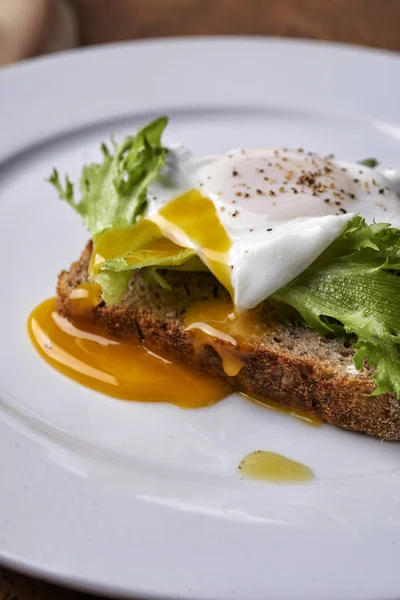 달걀 베네딕트 토스트 — 스톡 사진