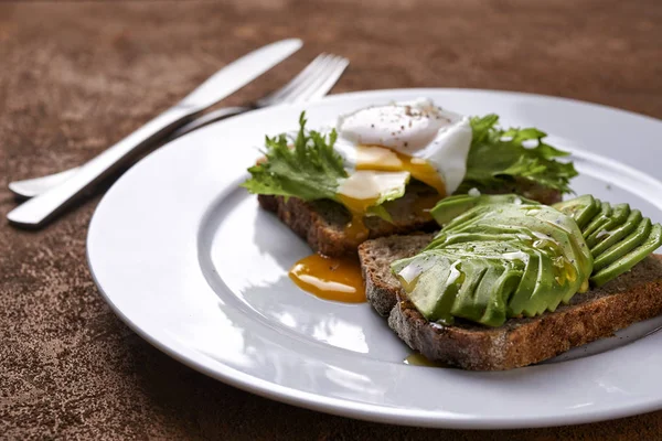 Toasta with avocado and egg — Stock Photo, Image