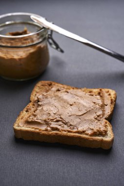  Fıstık ezmesi sandviç