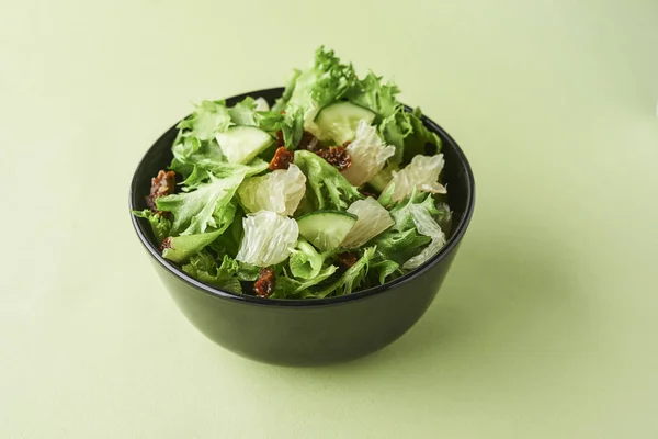 Ciotola di insalata biologica fresca — Foto Stock