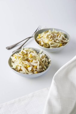 lahana ve mısır salatası.