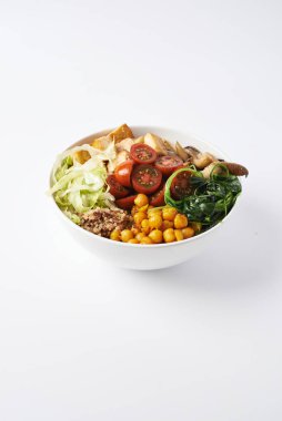 Kinoa ve sebzeler, kurutulmuş kase