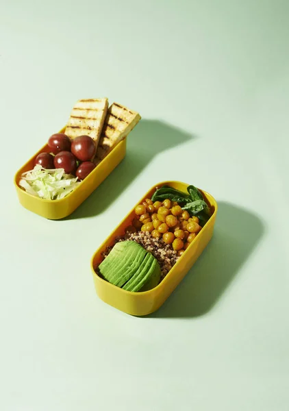 Bento lunch with tofu and quinoa — Stock Photo, Image