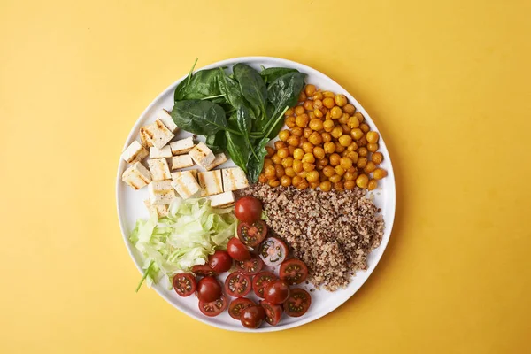 Quinoa en groente geblancheerde kom — Stockfoto