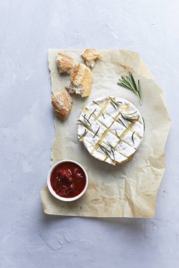 biberiyeli fırında peynir