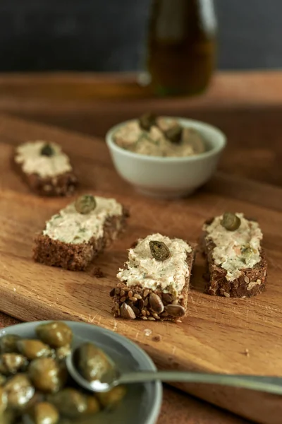 Rillette de poisson fumé aux câpres — Photo