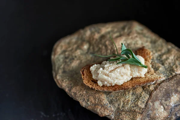 Tostadas con bacalao de huevas — Foto de Stock