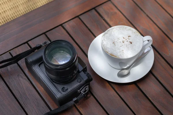 Retro camera mirrorless coffee — Stock Photo, Image