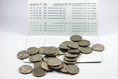 Birçok kitap bankaya para.