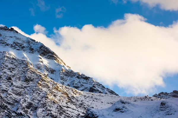 Montagna neve paesaggio — Foto Stock
