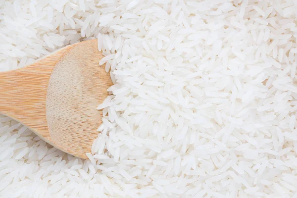 Arroz en cuchara de madera — Foto de Stock