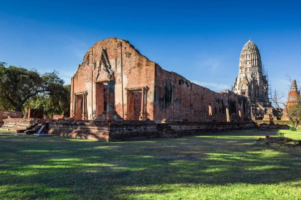 Templo de Ratburana en Ayutthaya, Tailandia . — Foto de Stock