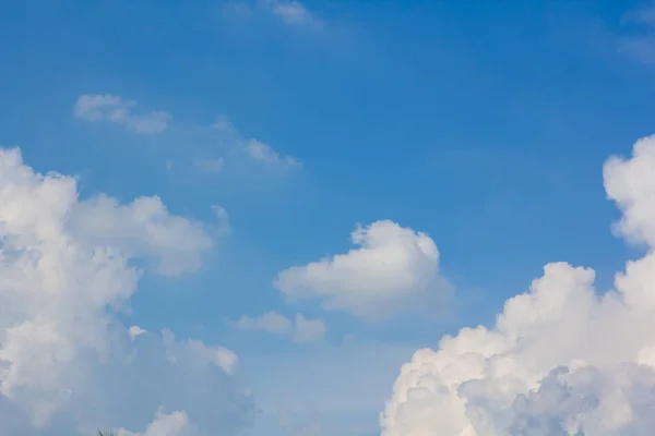 Błękitne niebo chmura warstwę — Zdjęcie stockowe