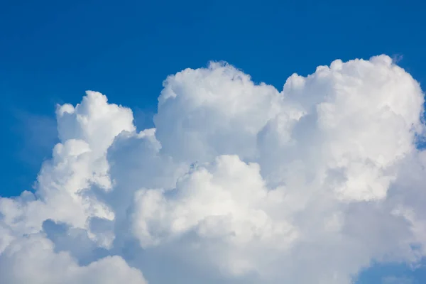 Blue sky over cloud layer — Stock Photo, Image