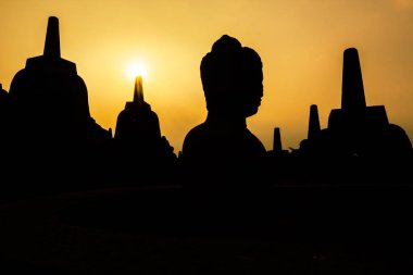 Siluet Borobudur Tapınağı, Yogyakarta, Java, Endonezya.
