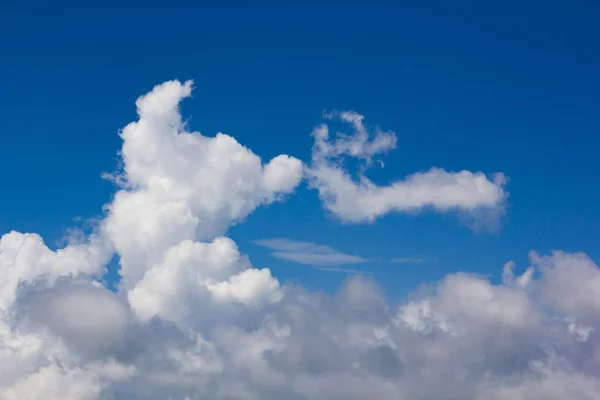 Błękitne niebo chmura — Zdjęcie stockowe